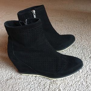 Adam Tucker Bree Hidden Wedge Suede Boots Women 6